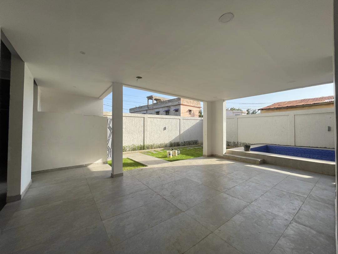 Villa duplex avec piscine en location à Tokoin Séminaire – 1.500.000 FCFA