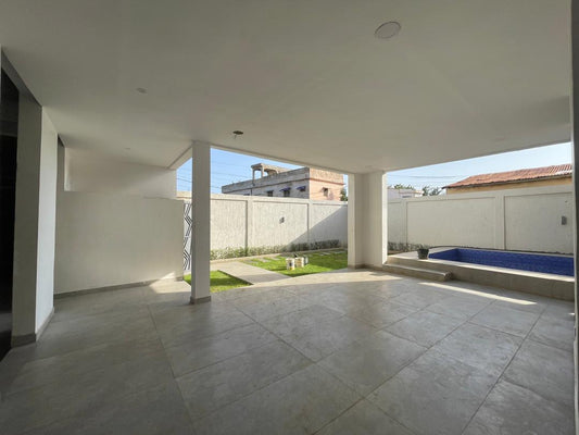 Villa duplex avec piscine en location à Tokoin Séminaire – 1.500.000 FCFA