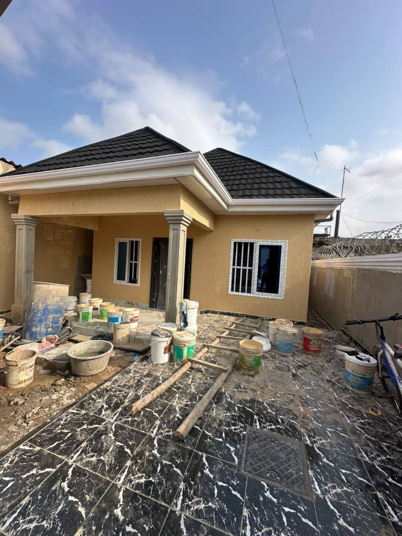 Mini villa 2 chambres en vente à Zanguera Lycée – 25 millions FCFA