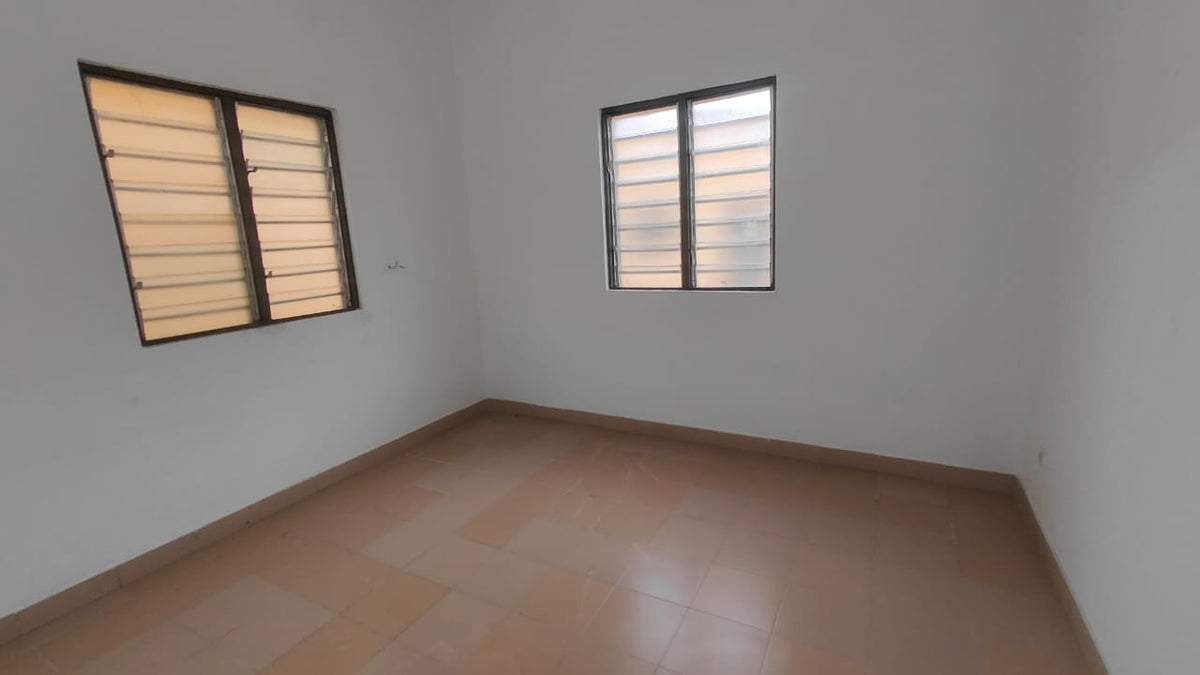 Villa 4 chambres à louer à Nyekonapoê Zener avec accès direct au goudron – 300 000 FCFA/mois