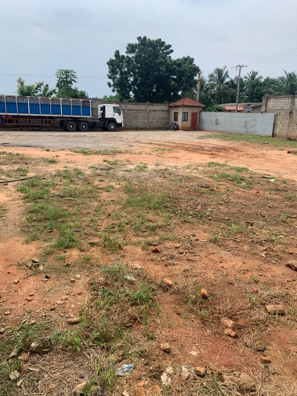 Terrain de 4 lots en vente en angle de rue au bord de la grande voie de 50m à Agoè Logopé Trokpossimé - 250 millions FCFA
