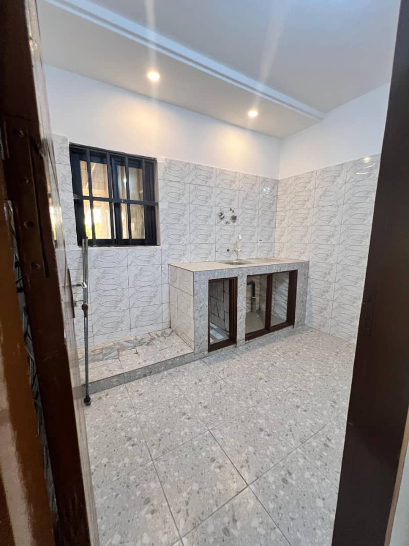 Bel appartement de deux chambres salon à louer à Agoè Logopé proche pharmacie Baracat – 70000 FCFA