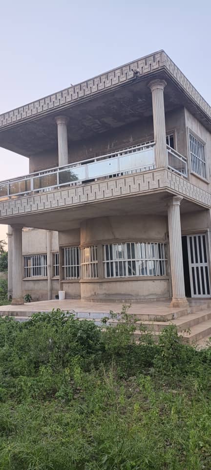 Grande maison en duplex en vente à Adidoadin non loin de l'hôtel concorde – 189 millions FCFA