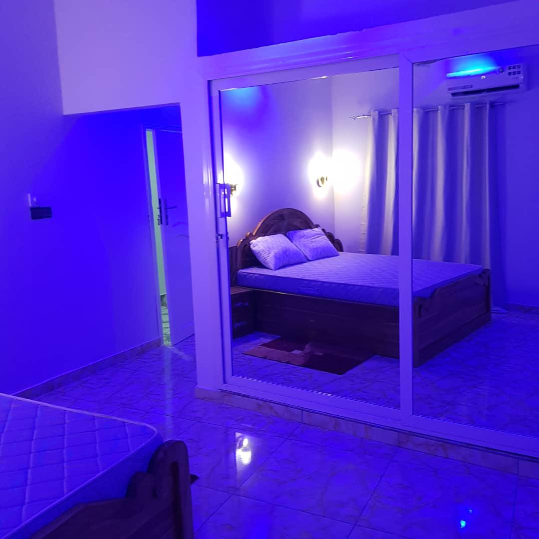 Appartement meublé 3 chambres en location à Segbe Rasta – 500000 FCFA/mois