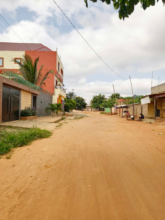 Terrain de 300 m² en vente à Agoè Legbassito Madjikpeto, à 100 m du goudron – 14 millions FCFA