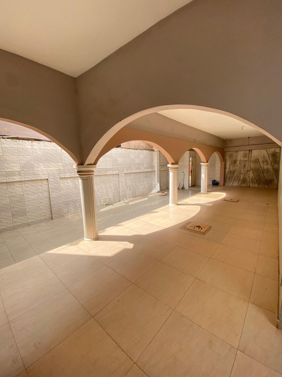 Villa 3 pièces en vente à Totsi, proche du goudron – 150 millions FCFA