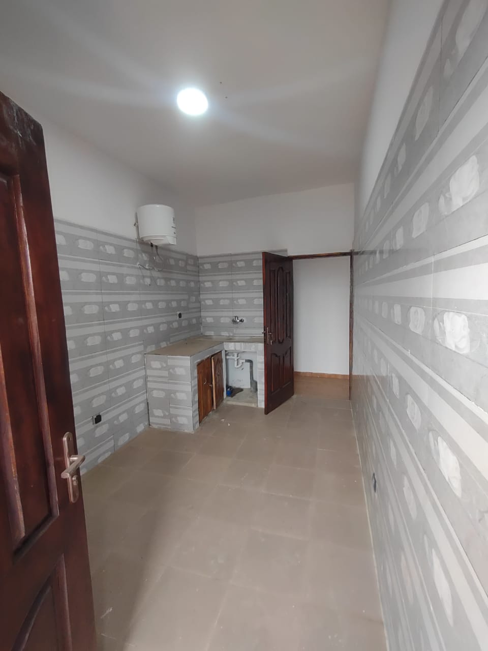 Appartement 2 chambres à louer à Tokoin Adewui Eamau – 150 000 FCFA