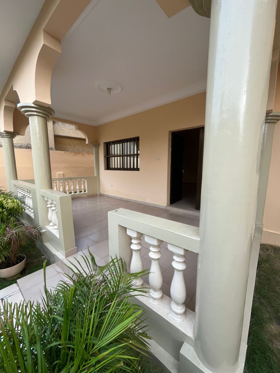 Villa duplex en location à Djidjolé Gblinkomé – 500 000 FCFA/mois