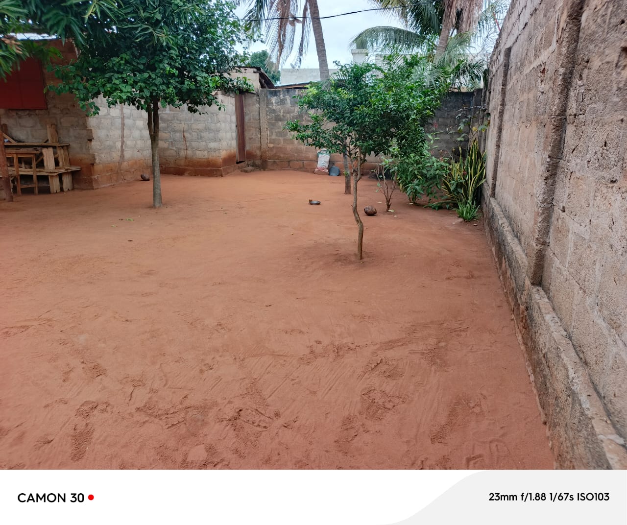 Terrain de 150 m² en vente à Agoé carrefour cool caché – 10 millions FCFA