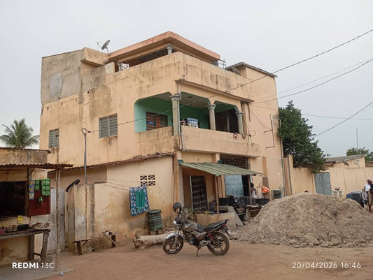 Maison R+2 en vente à Adidogome – 28 millions FCFA