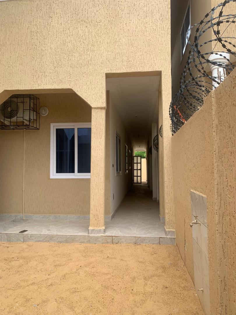 Appartement 3 chambres salon à louer à Ségbé – 250 000 FCFA/mois