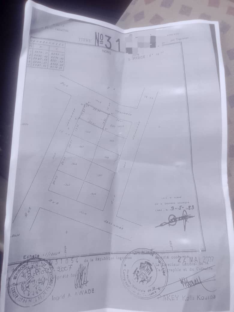 Terrain de 300 m² en vente en angle de rue à Hédzranawoé – 40 millions FCFA