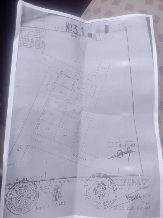 Terrain de 300 m² en vente en angle de rue à Hédzranawoé – 40 millions FCFA