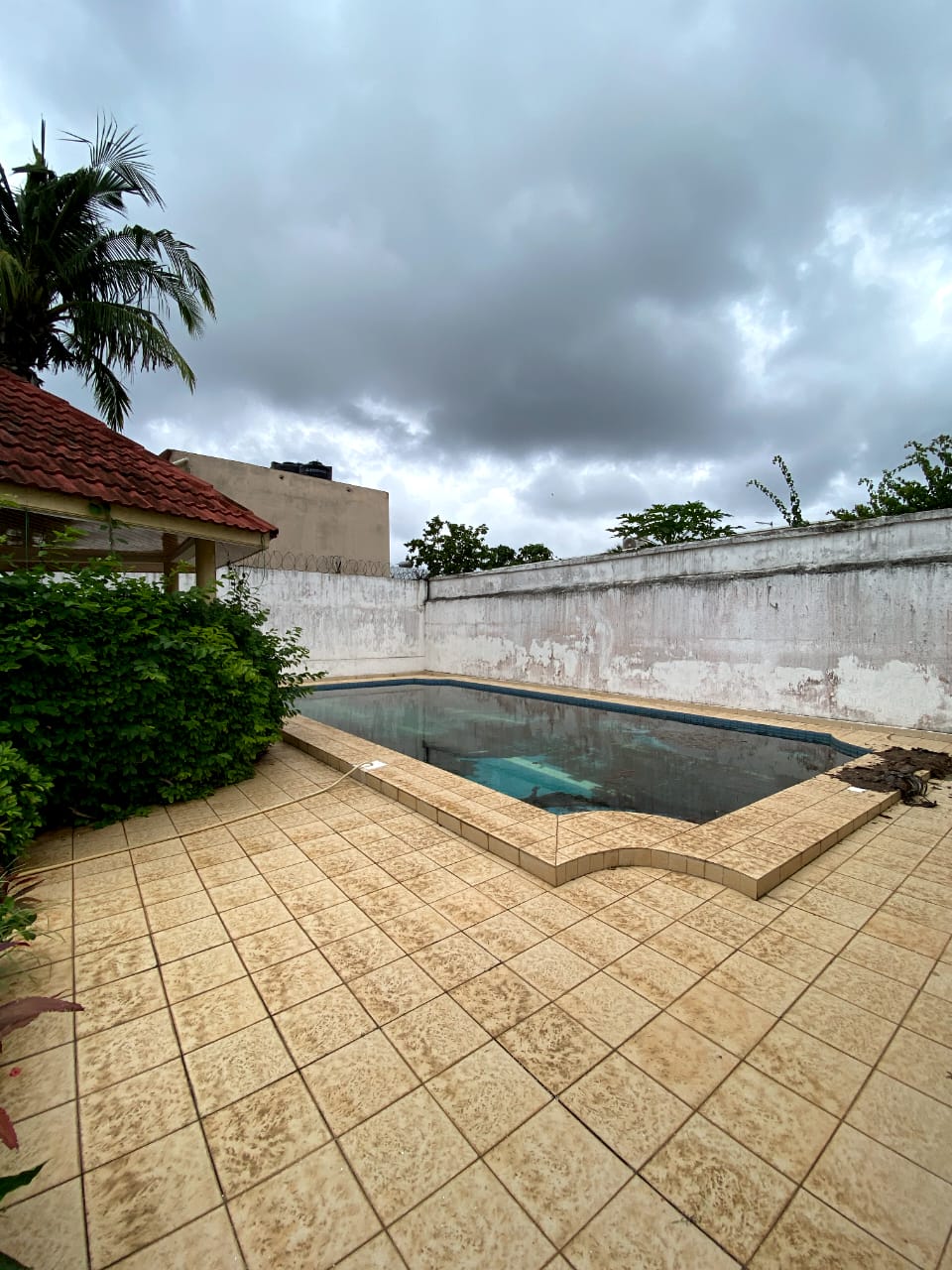 Villa basse 4 chambres à louer à la Caisse de Lomé – 1.400.000 FCFA