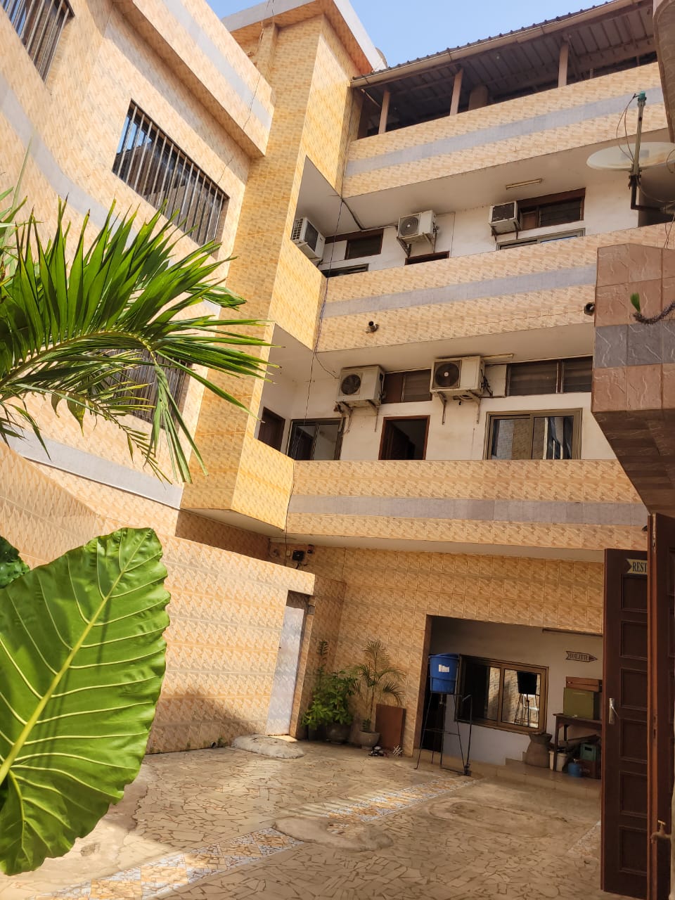 Hotel en vente à Tokoin Todman – 650 millions FCFA