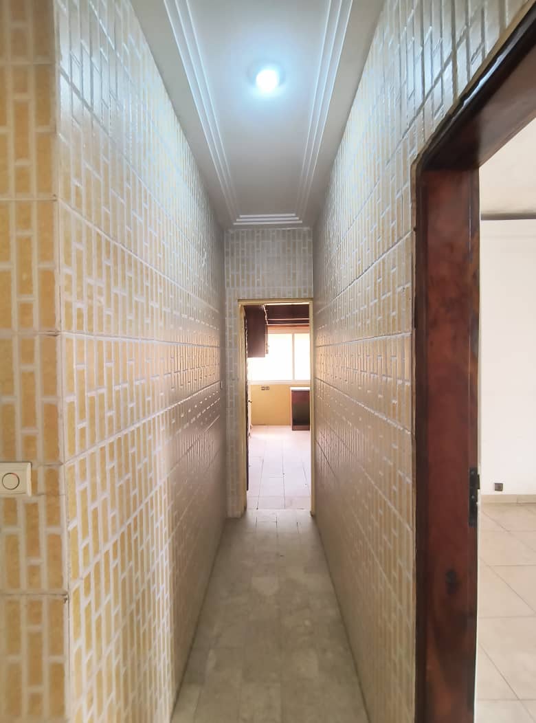 Villa duplex 11 chambres à louer à Tokoin Adéwui – 650 000 FCFA/mois