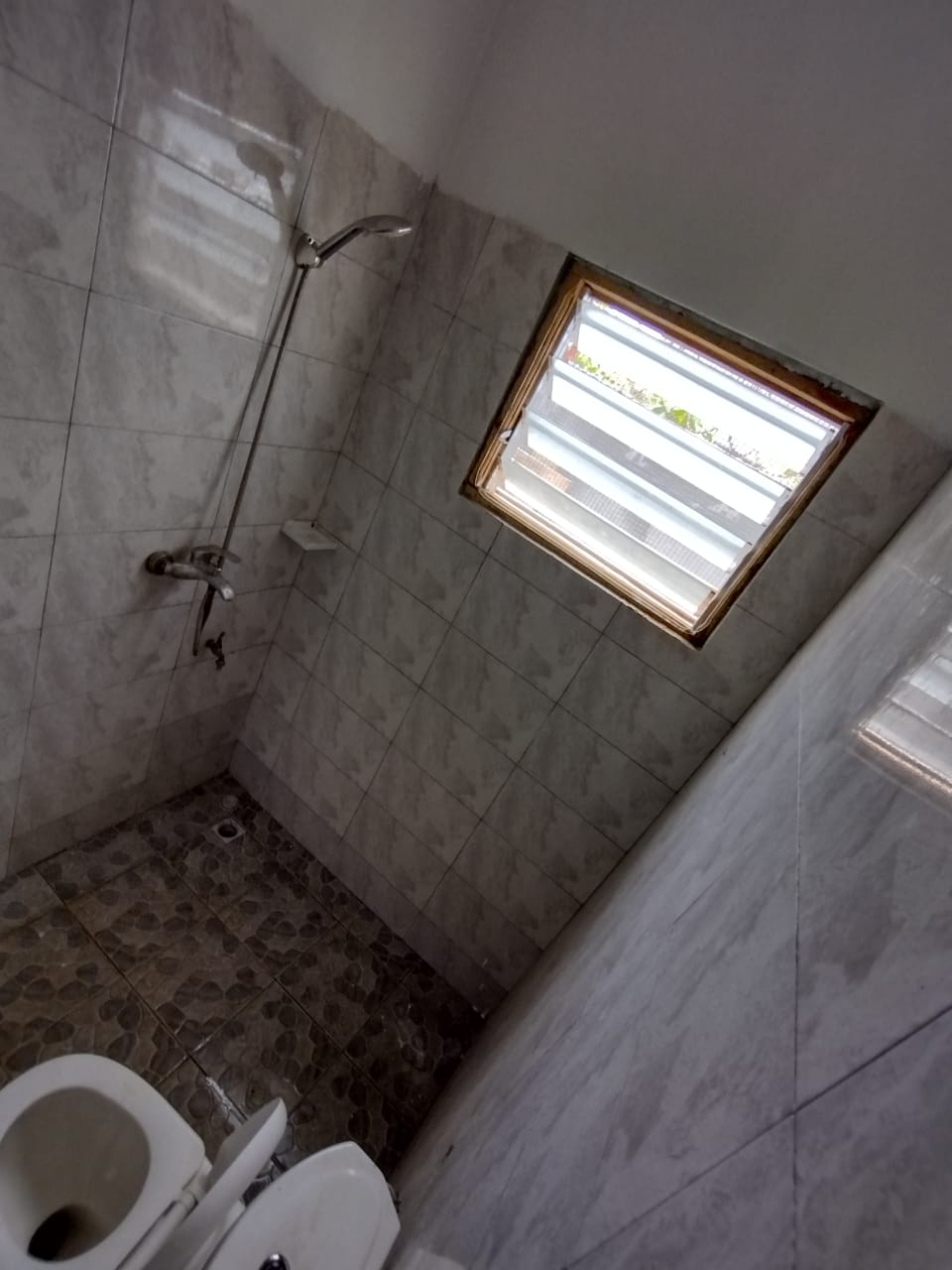 Mini villa de 2 chambres salon à louer à Djagblé Avéta Lowé – 50 000 FCFA