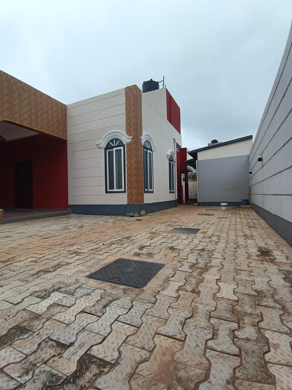 Villa 3 chambres en vente à Ségbé-Akato sur demi lot – 55 millions FCFA