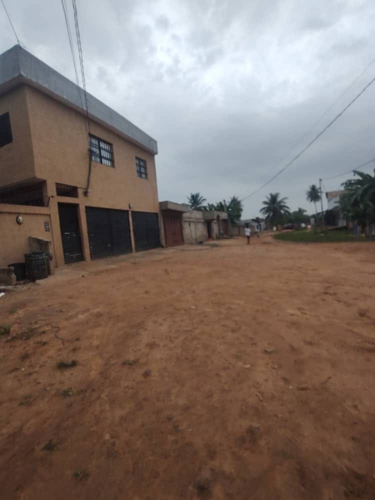 Terrain de 300 m² en vente à Adidogomé Logoté – 13 millions FCFA