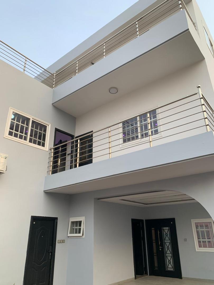 Villa duplex 5 chambres en location dans la réserve d'Agoe – 800000 FCFA/mois