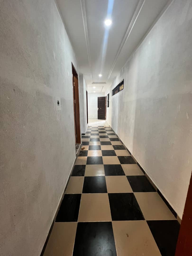 Bel appartement de deux chambres salon à louer à Agoè Logopé proche pharmacie Baracat – 70000 FCFA