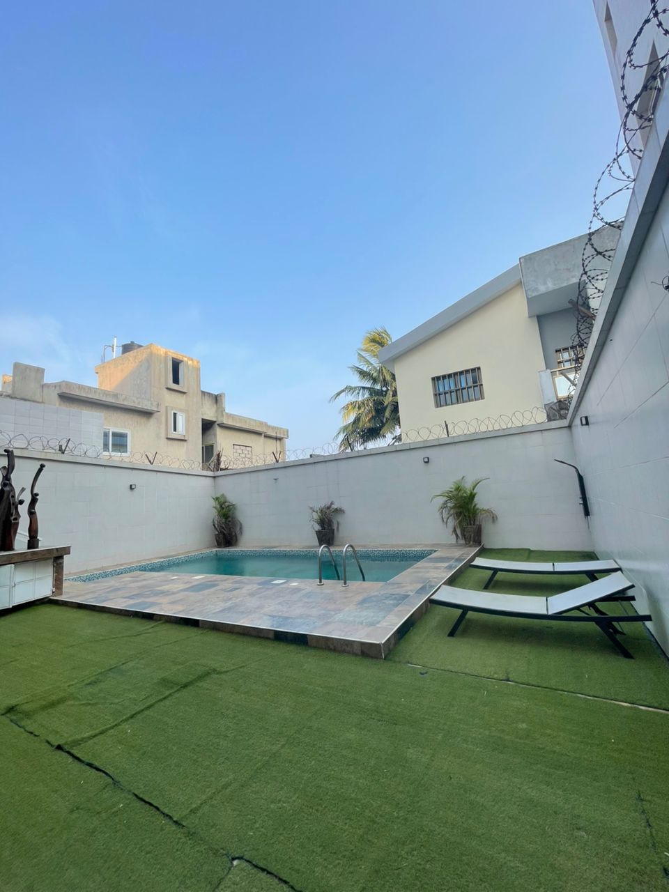 Villa duplex 4 chambres à louer avec piscine à Baguida – Prix à partir de 100 000 FCFA