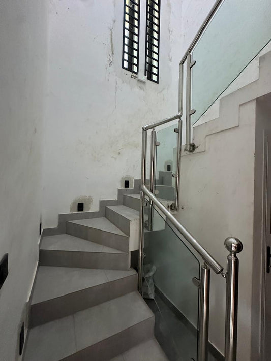 Villa duplex haut standing 7 pièces en location à Avépozo – 400 000 FCFA / mois