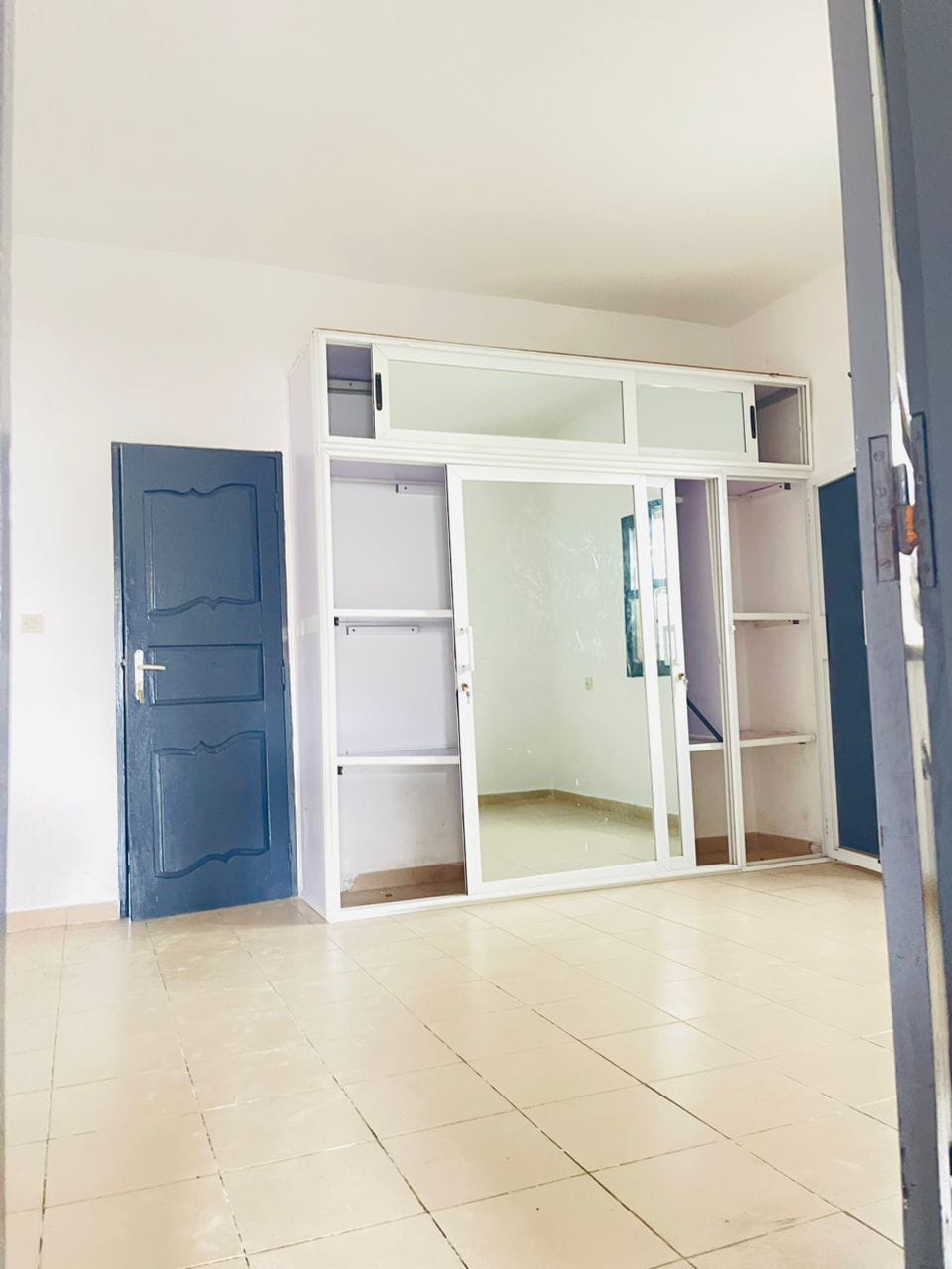 Appartement 3 chambres salon à louer à Adidogomé Aménopé – 80 000 FCFA