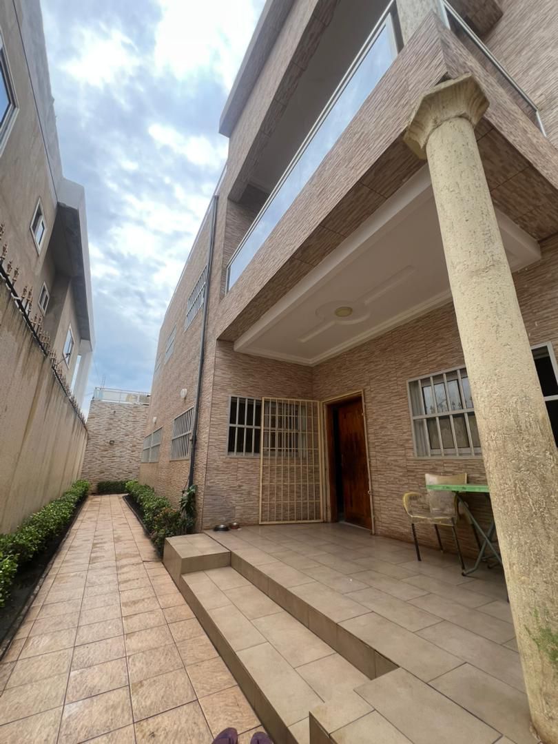 Villa duplex de 300 m² en vente à Agoè Cacavéli – 180 millions FCFA