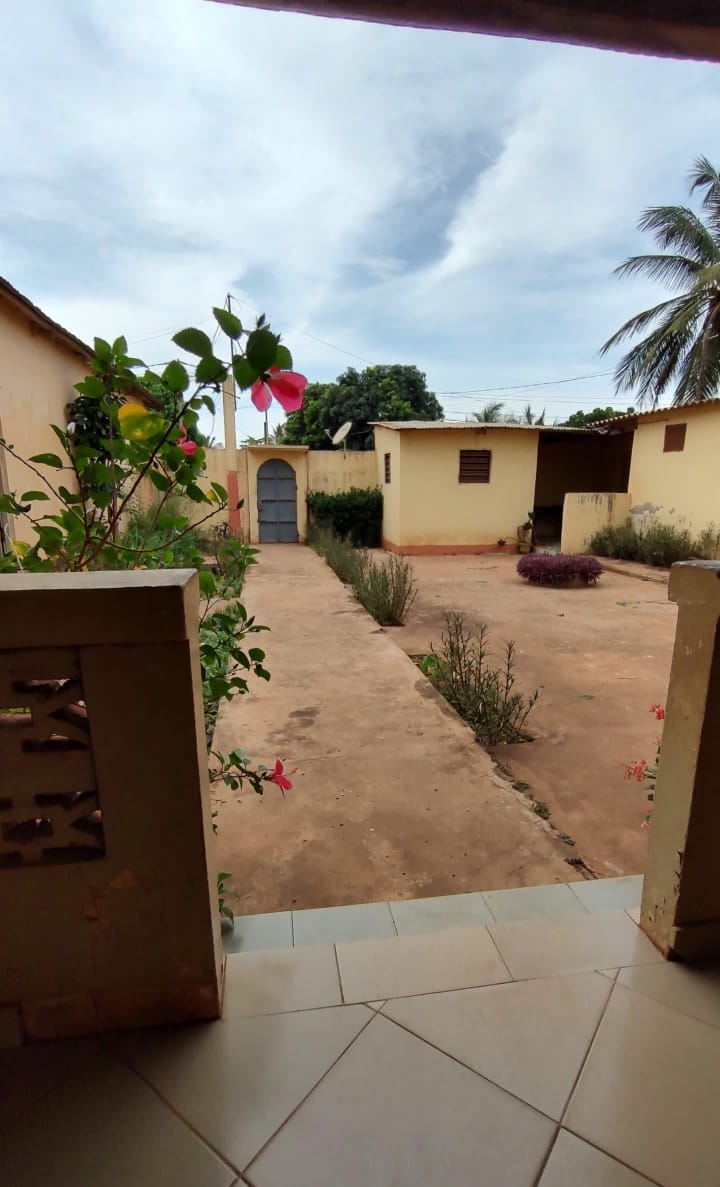 Maison 3 chambres + 1 chambre en vente à Agoè Etat Major, proche du goudron – 60 millions FCFA