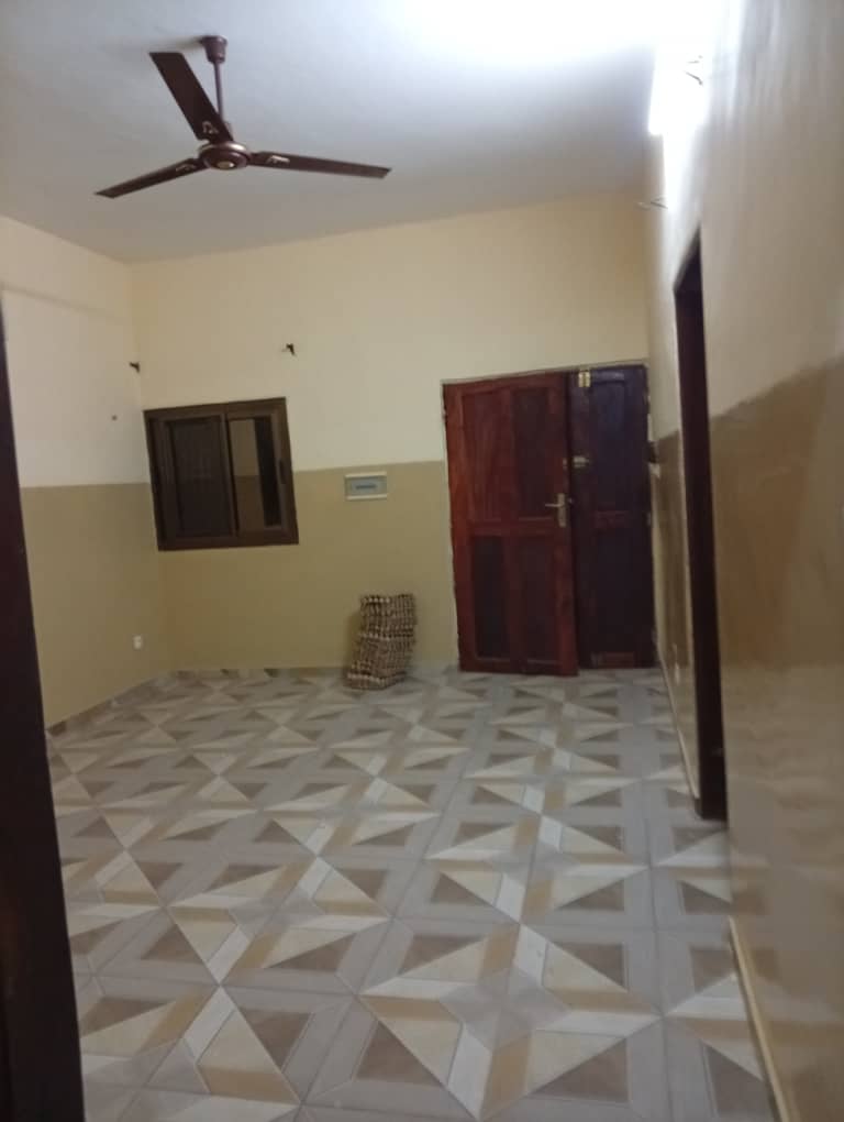 Appartement de 2 chambres à louer à Léo 2000 – 70 000 FCFA
