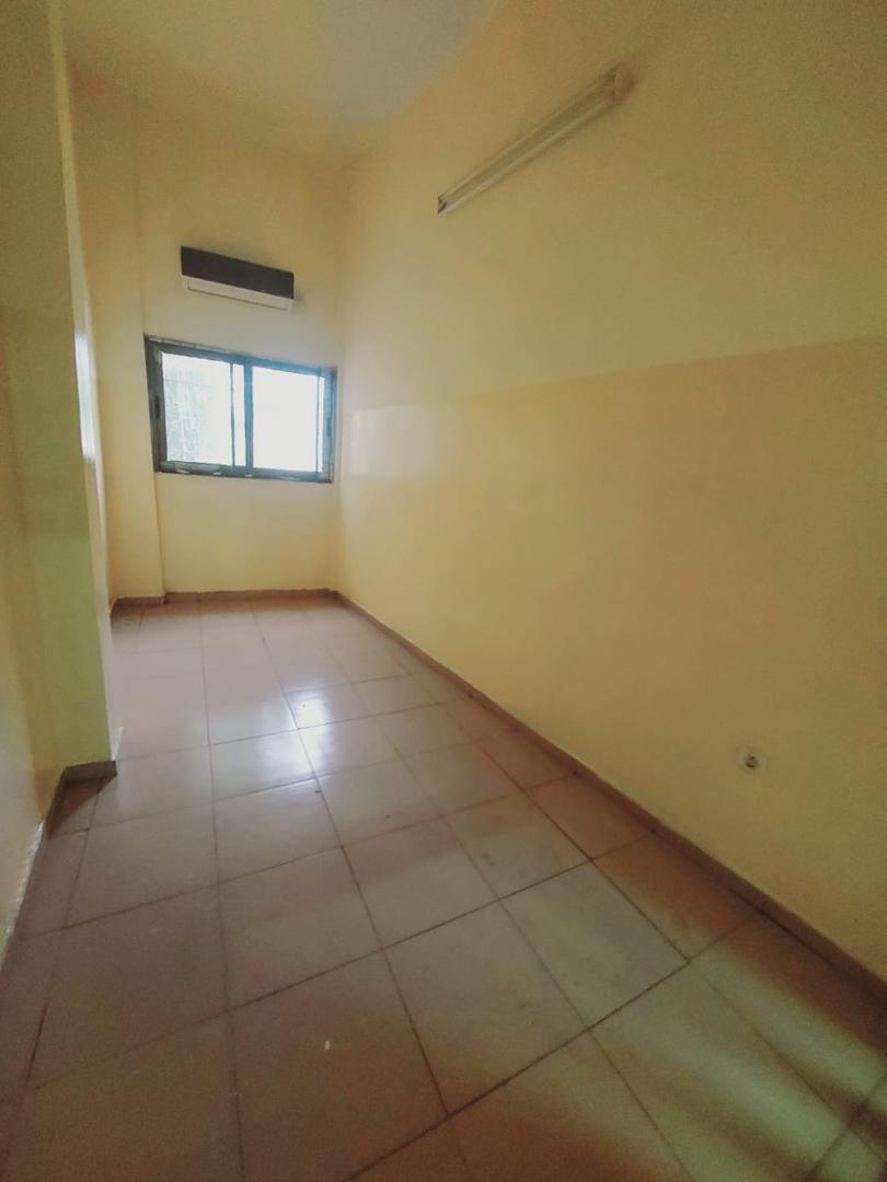 Magasin en location à Agoè non loin du carrefour Bleu – 500.000 FCFA/mois