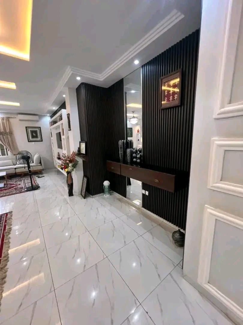 Villa duplex 9 pièces en vente à Djidjole – 260 millions FCFA