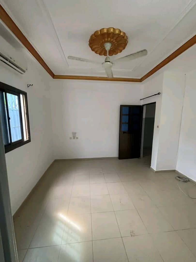 Belle villa 6 chambres meublée avec piscine à vendre à Agodeka – 150 millions FCFA