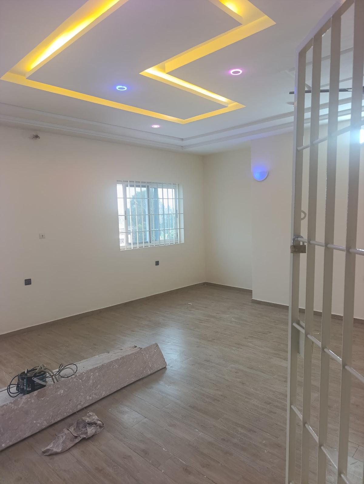 Appartement de 2 chambres à louer à Zanguera – 120 000 FCFA