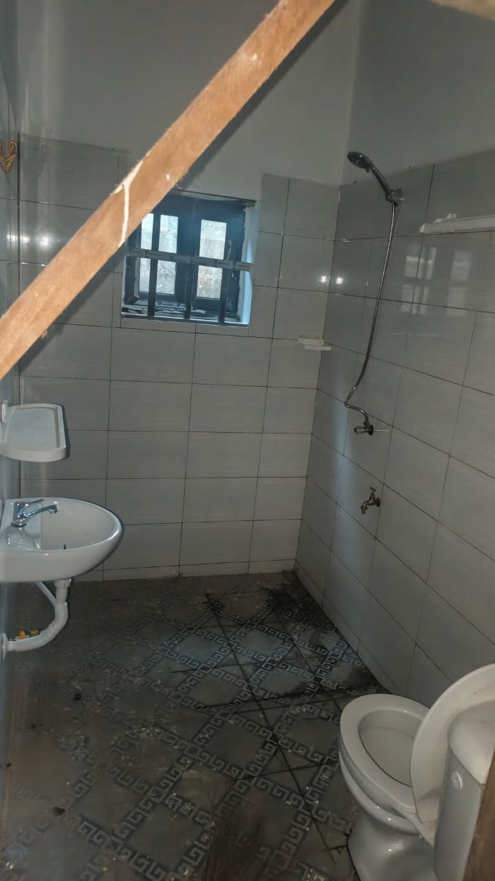 Appartement chambre salon en location à Segbé – 50000 FCFA/mois