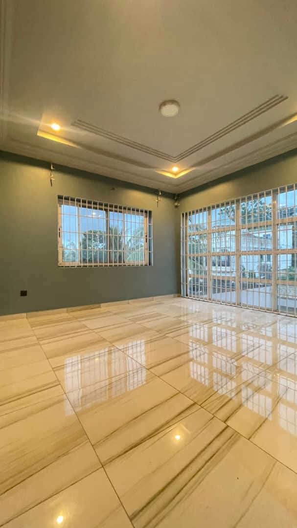 Villa 5 chambres en vente à Vakpossito non loin de l'école NDE – 85 millions FCFA