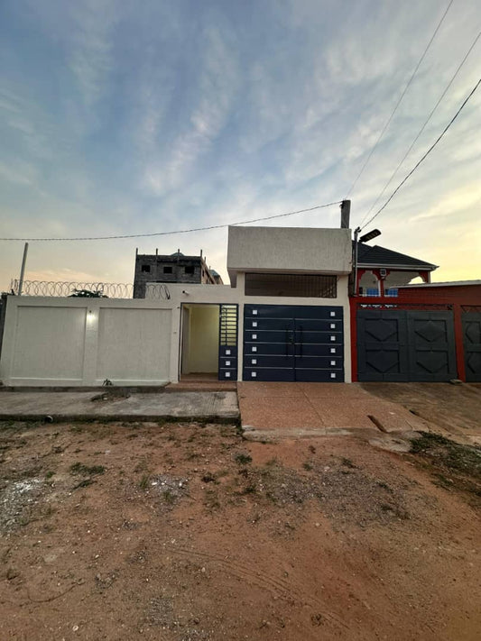 Villa 3 chambres en vente sur 300 m² à Zanguera UCAO – 57 millions FCFA