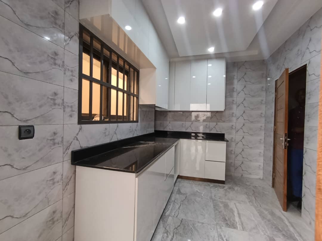 Villa 3 chambres à louer à Agoe Adougba – 400 000 FCFA