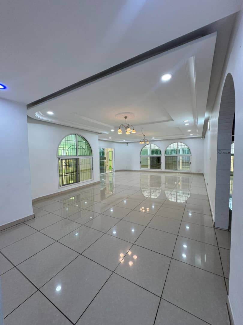 Villa 4 chambres à louer à Cité OUA – 1 500 000 FCFA