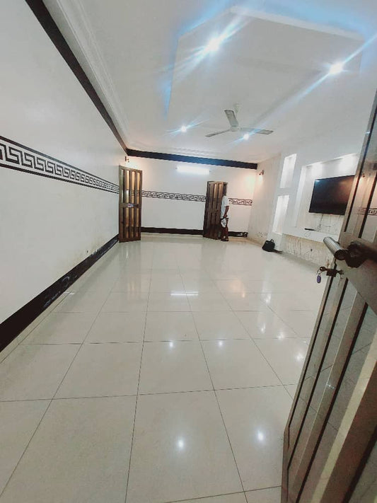 Villa 3 chambres à louer à Bè Kpota – 150 000 FCFA