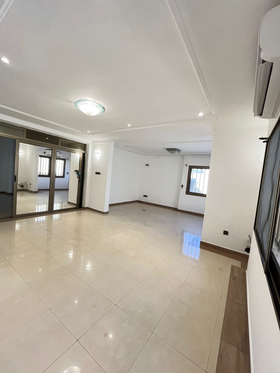 Villa basse 4 chambres à louer à la Résidence de la Caisse – 1 600 000 FCFA