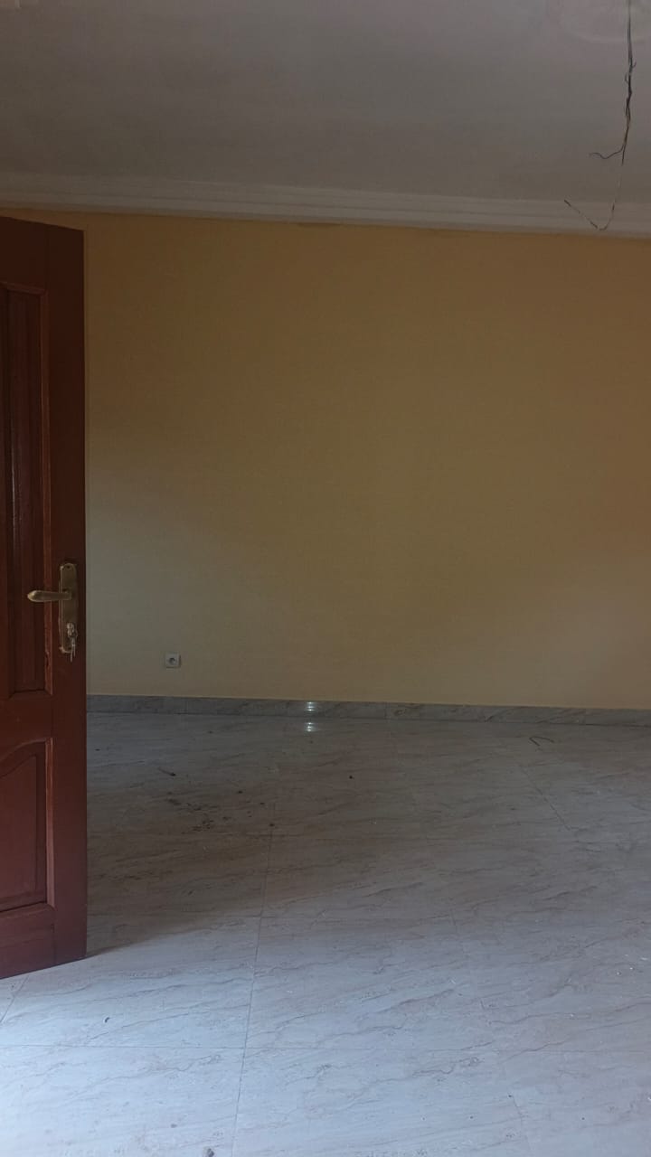 Appartement chambre salon en location à Segbé – 50000 FCFA/mois