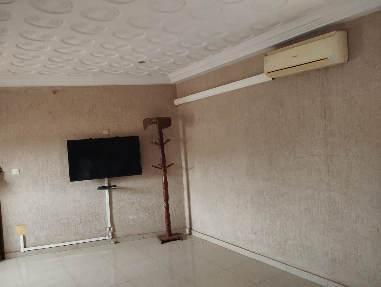 Hotel 24 chambres en vente à Agoe Fiovi – 300 000 000 FCFA