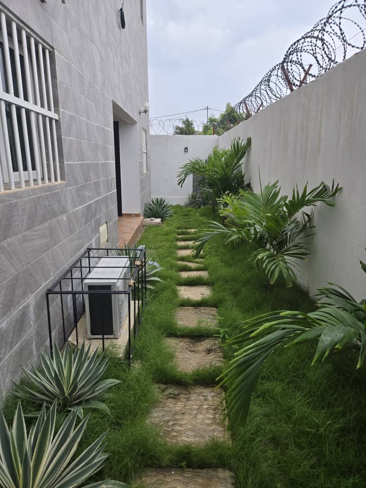 Villa duplex 5 chambres à louer à Baguida Akerébérou – 700 000 FCFA