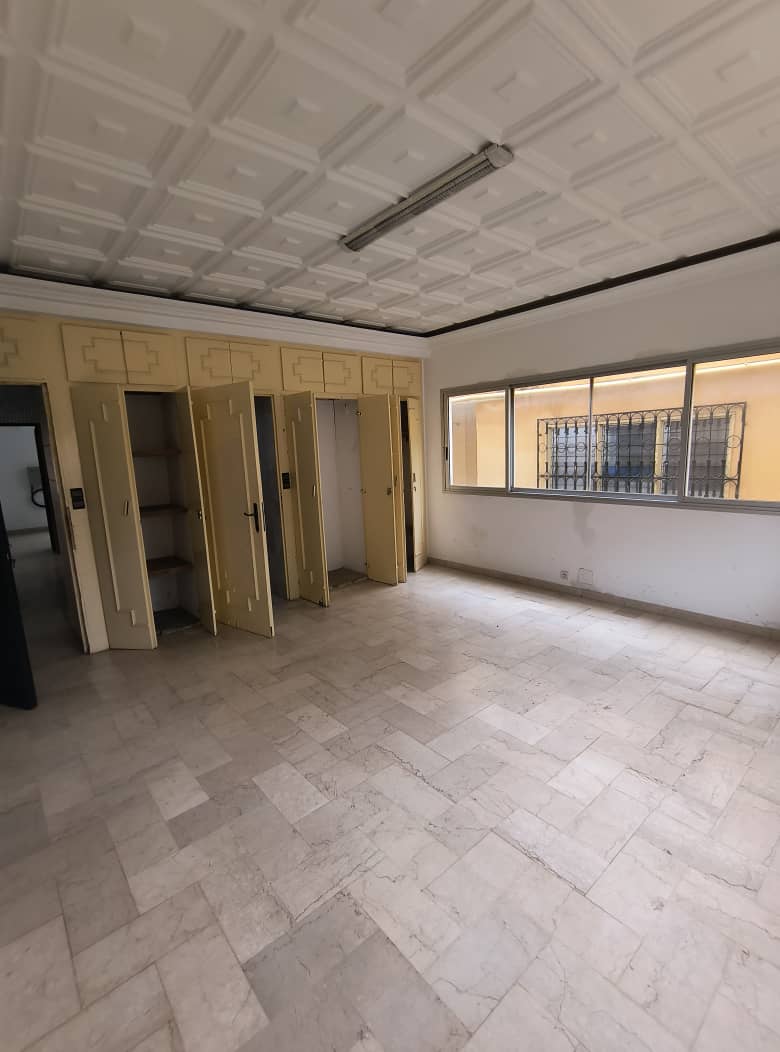 Villa duplex 11 chambres à louer à Tokoin Adéwui – 650 000 FCFA/mois
