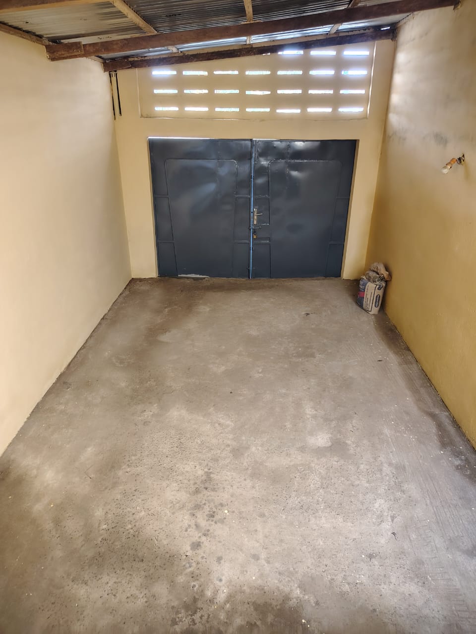 Appartement 3 pièces à louer à Gblenkome derrière pharmacie Maina source de vie – 120 000 FCFA