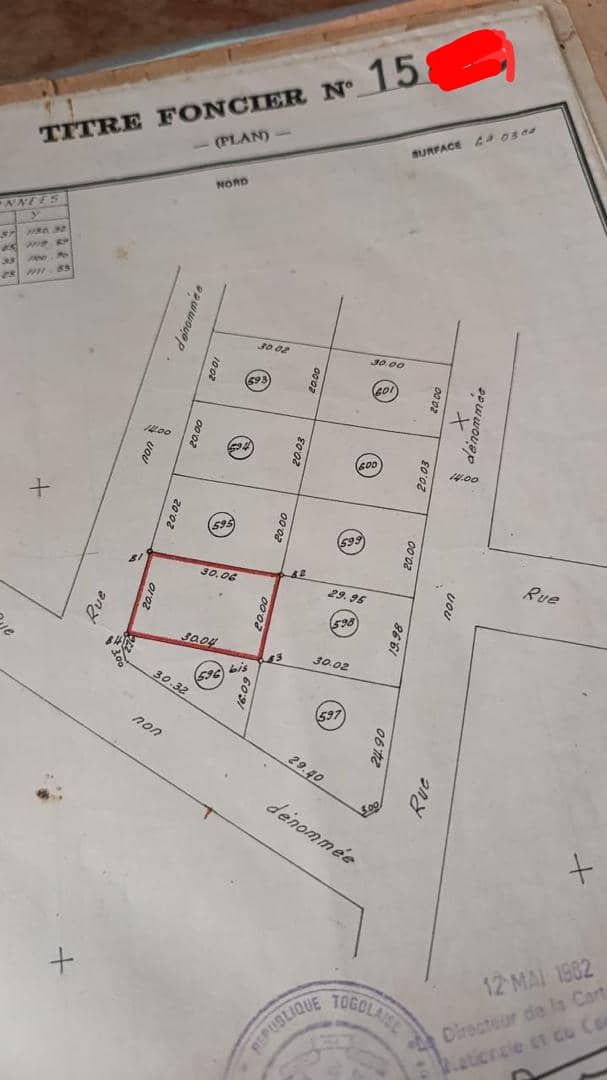 Terrain de 600 m² en vente à Djidjolé non loin de la pharmacie point E – 55 millions FCFA