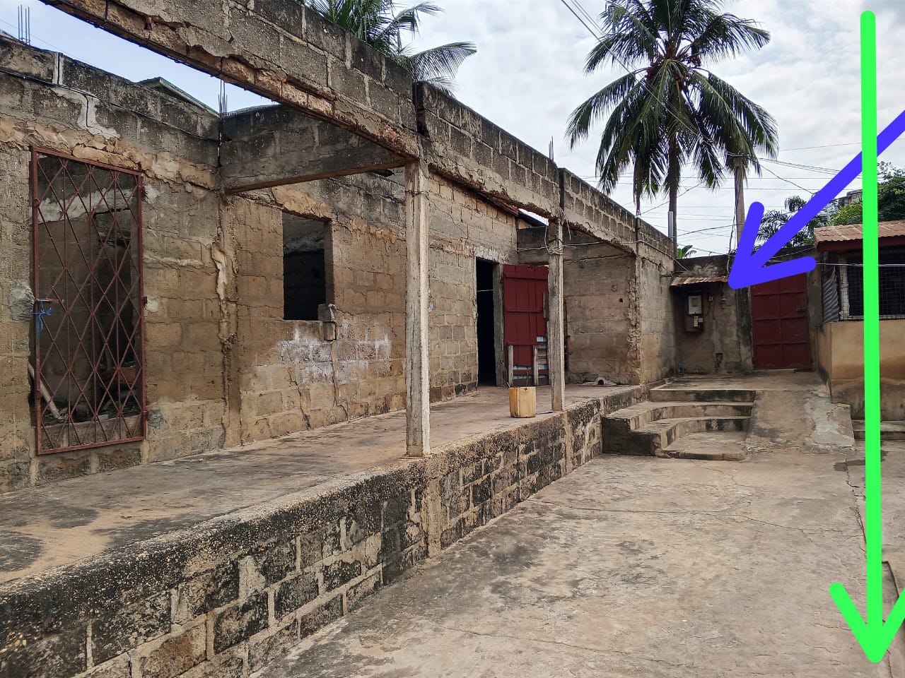 Demi lot à vendre à Adétikopé Adewi à 600 m du goudron – 10 millions FCFA