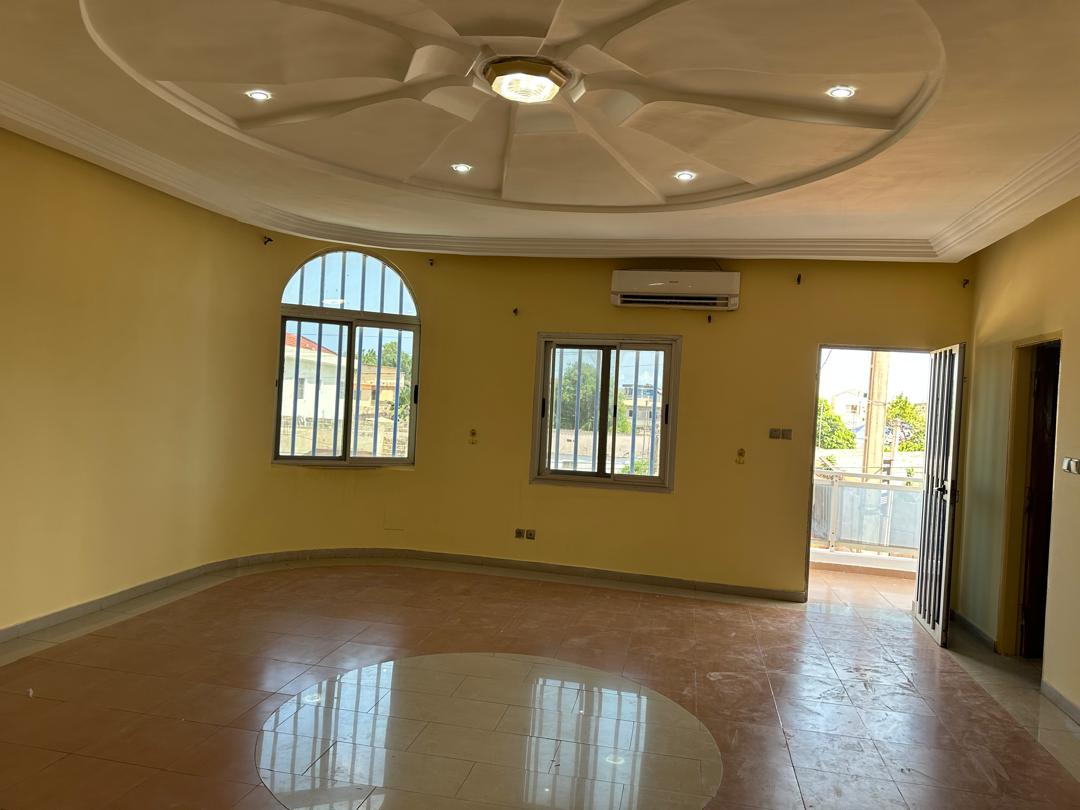 Villa duplex à louer à Tokoin Novissi – 500 000 FCFA